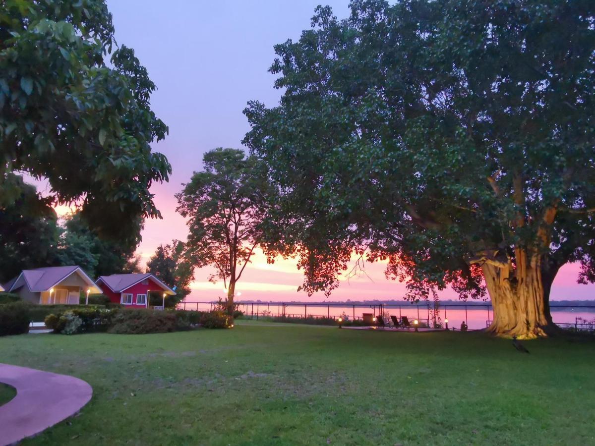 Bo Tree Cottage On The River Mukdahan Exterior photo